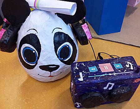 surprise panda met koptelefoon