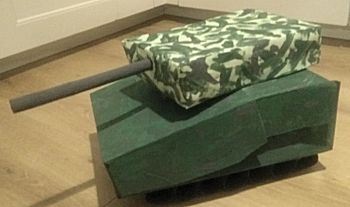 Tank in camouflagekleuren surprise